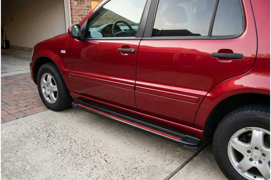 Mercedes ML W163 1997-2005 Praguri Laterale Maya Red (2 buc, Aluminiu) Image