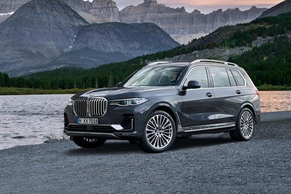 Review full-size crossover BMW X7