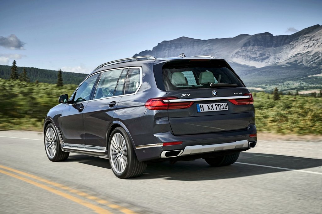Review full-size crossover BMW X7