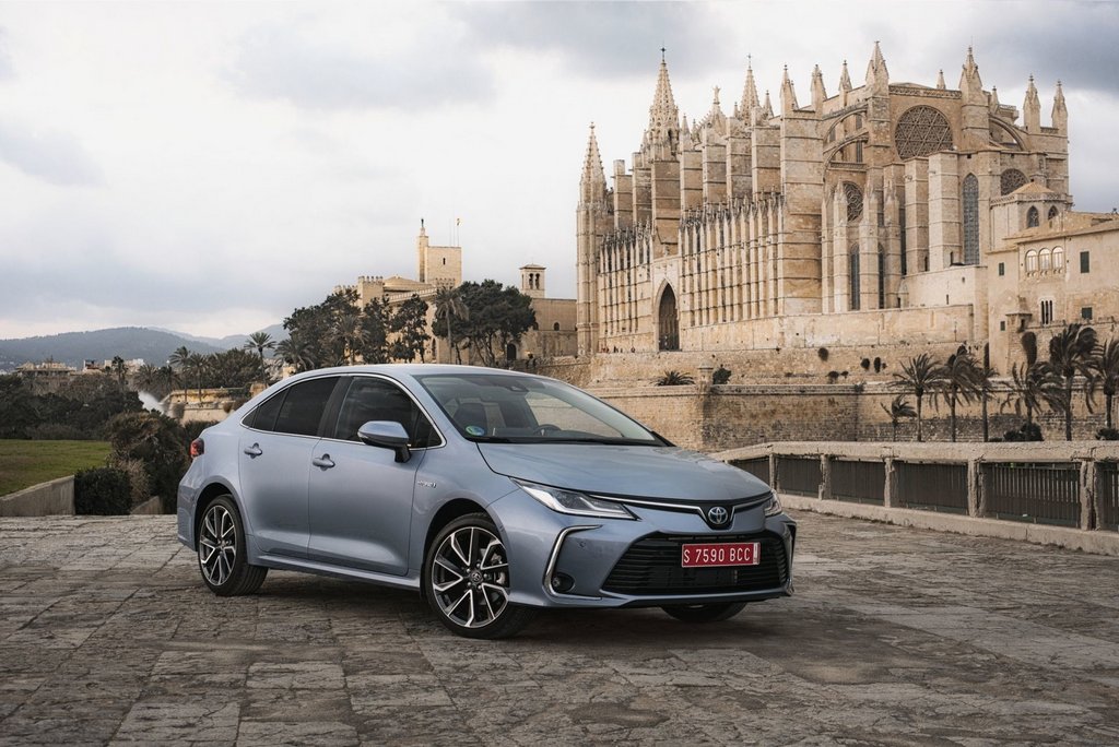 Sedan hibrid Toyota Corolla