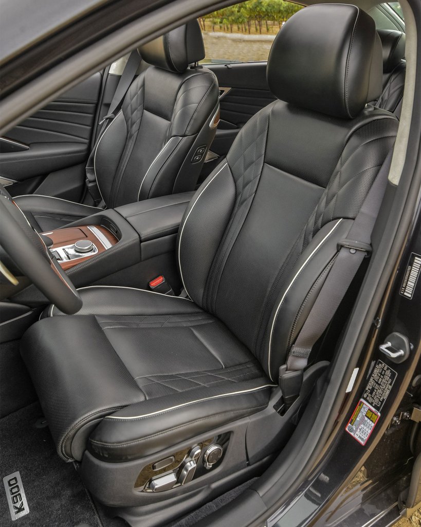 A doua generație de sedan executive KIA K900