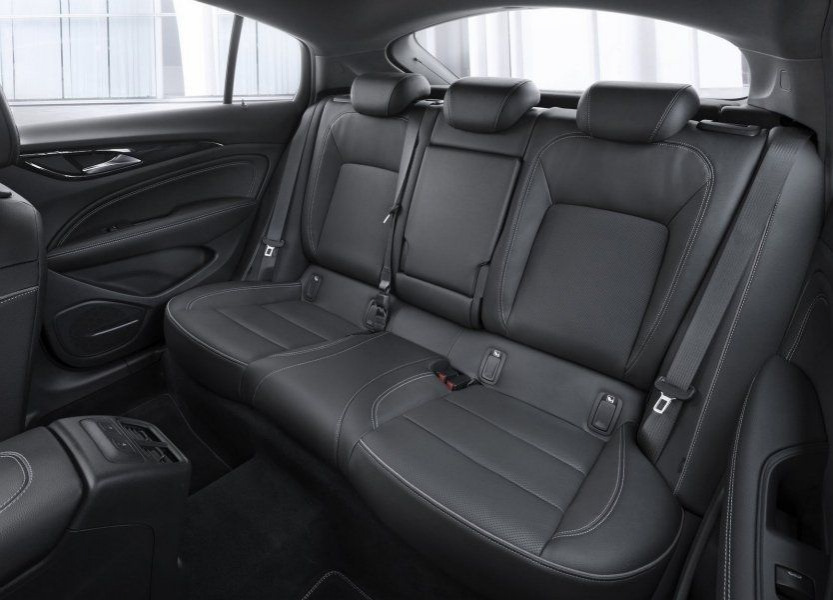 Opel Insignia Grand Sport recenzie liftback de dimensiuni medii