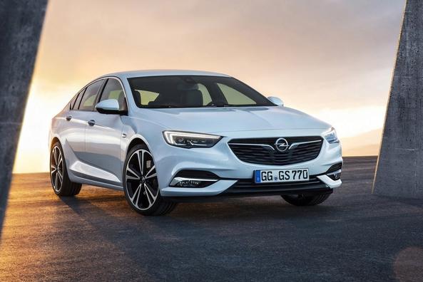 Opel Insignia Grand Sport recenzie liftback de dimensiuni medii Fotografie 8