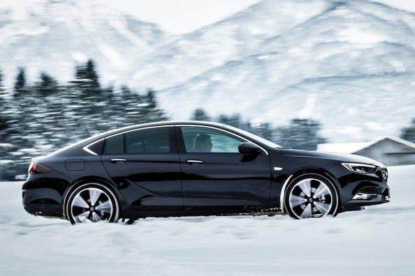 Opel Insignia Grand Sport recenzie liftback de dimensiuni medii Fotografie 3