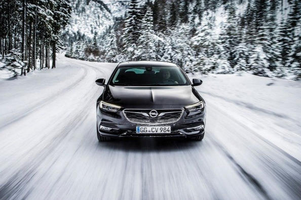 Opel Insignia Grand Sport recenzie liftback de dimensiuni medii Fotografie 2