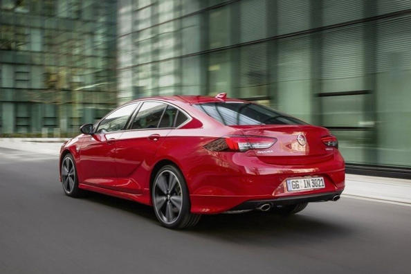 Opel Insignia Grand Sport recenzie liftback de dimensiuni medii Fotografie 9