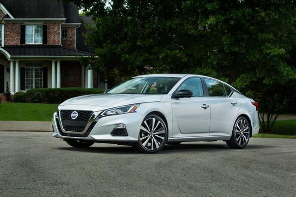 Modelul sedan Nissan Altima a șasea încarnare Fotografie 1