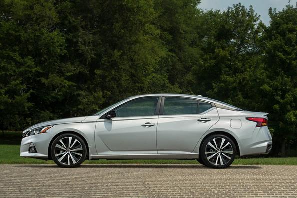 Modelul sedan Nissan Altima a șasea încarnare Fotografie 3