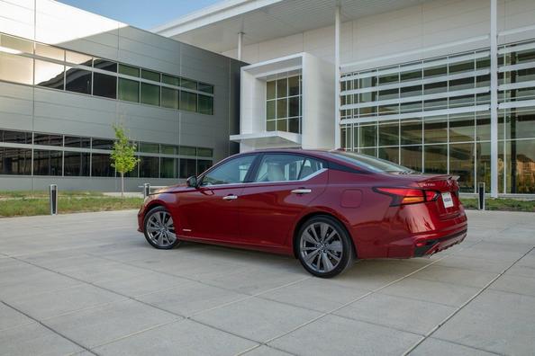 Modelul sedan Nissan Altima a șasea încarnare Fotografie 5