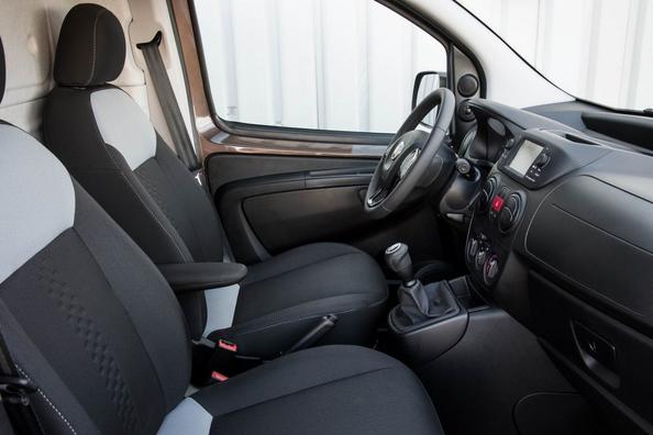Recenzie la microbuză Fiat Fiorino Cargo reîmprospătată Fotografie 7
