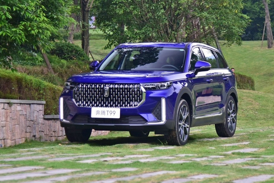 Modelul premium crossover FAW Bestune T99