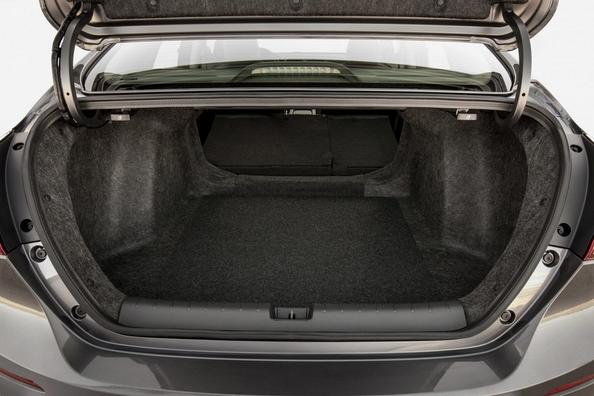 A treia generație a sedan hibrid Honda Insight Fotografie 9