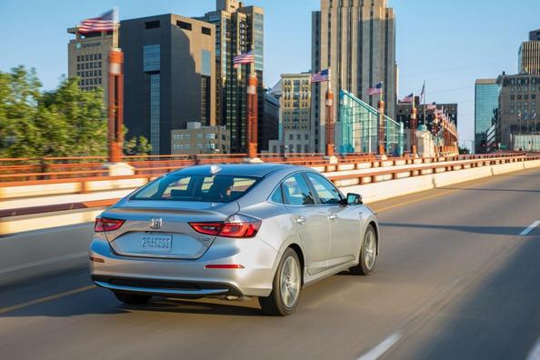 A treia generație a sedan hibrid Honda Insight Fotografie 10