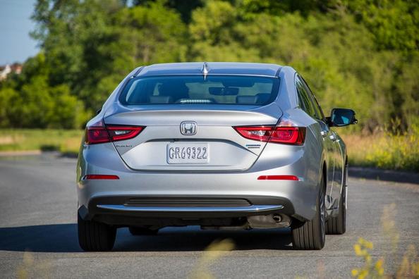 A treia generație a sedan hibrid Honda Insight Fotografie 4