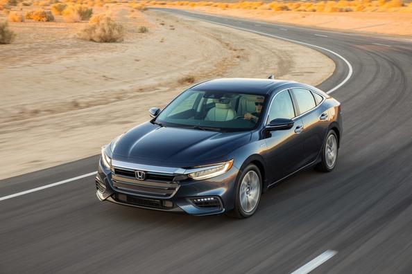 A treia generație a sedan hibrid Honda Insight Fotografie 2