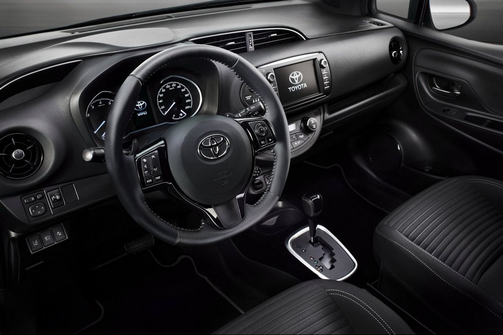 Revizuire a modelului Toyota Yaris subcompact hatchback actualizat
