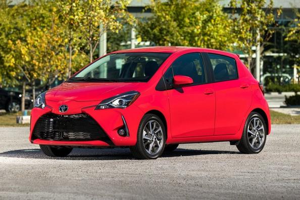 Revizuire a modelului Toyota Yaris subcompact hatchback actualizat