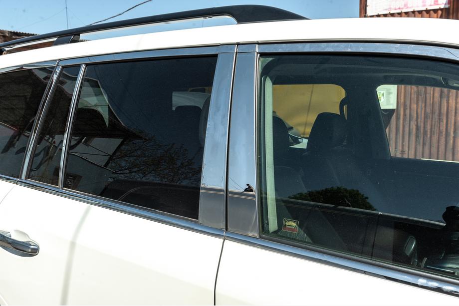Toyota Land Cruiser 200 2007-2021 Set complet ornamente geamuri si stalpi inox Foto 11