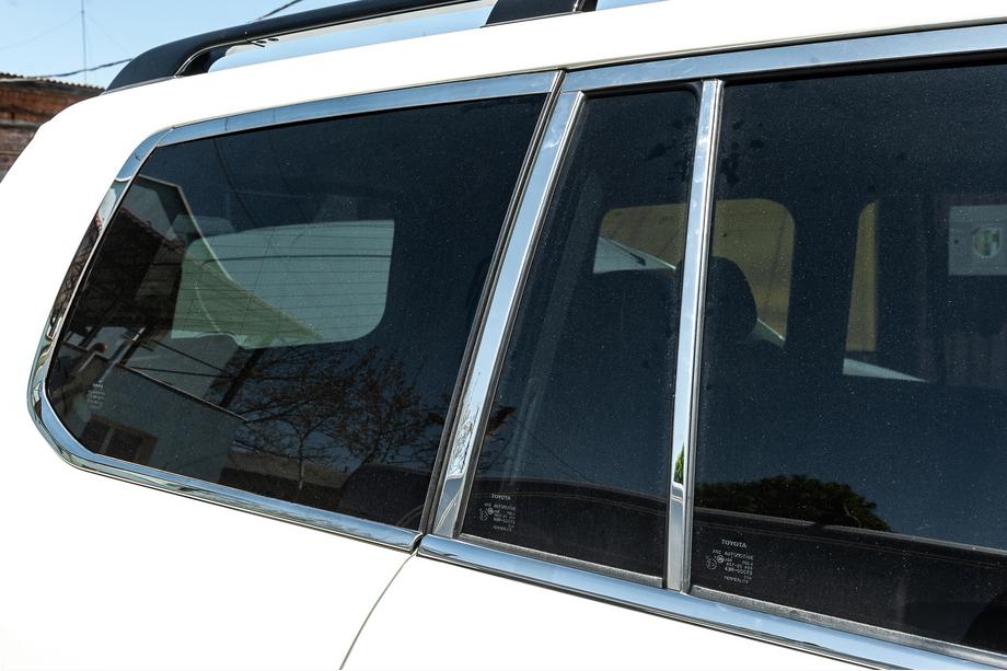 Toyota Land Cruiser 200 2007-2021 Set complet ornamente geamuri si stalpi inox Foto 12