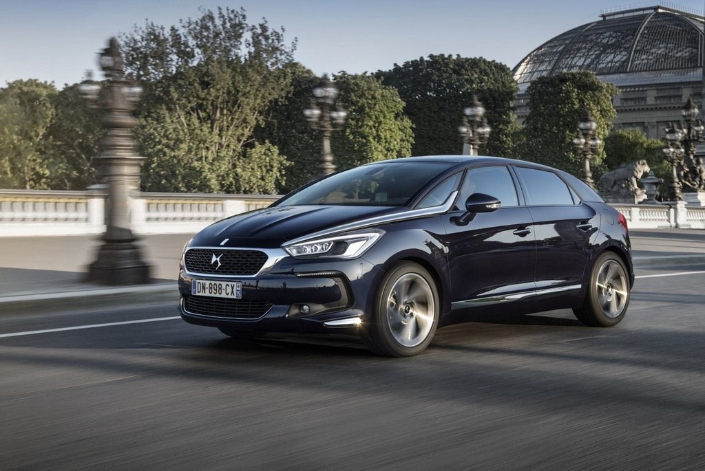 Actualizat cu cinci uși hatchback Citroen DS5