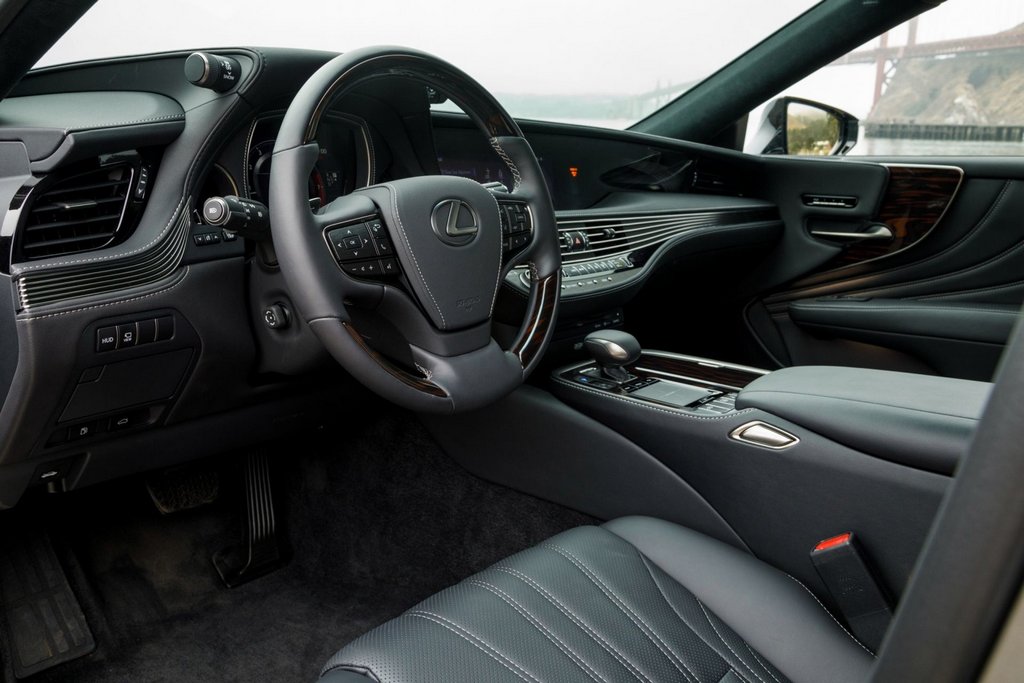 Full-size de lux sedan Lexus LS 500