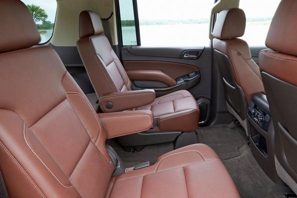 Recenzie SUV Chevrolet Suburban de dimensiuni mari Fotografie 7