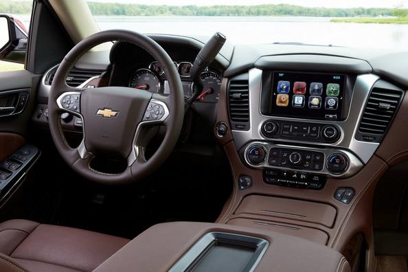 Recenzie SUV Chevrolet Suburban de dimensiuni mari Fotografie 6