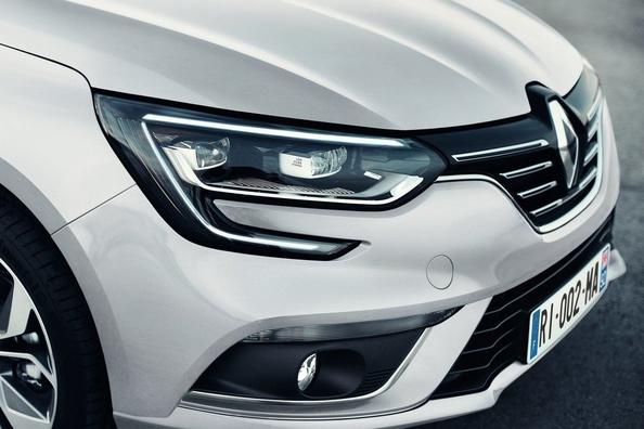 Review sedan Renault Megane a patra întrupării Fotografie 6