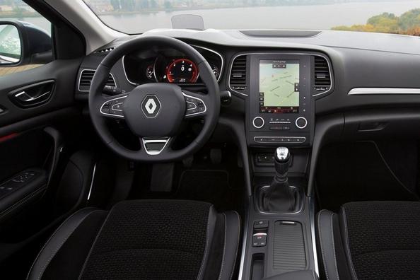 Review sedan Renault Megane a patra întrupării Fotografie 7