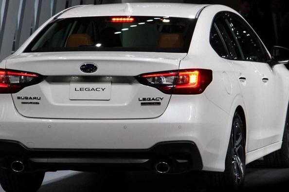 Prezentare generală a celei de-a șaptea generație a sedan Subaru Legacy Fotografie 6
