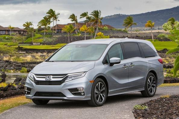 Recenzie a monovolumului de dimensiuni complete cu opt locuri Honda Odyssey Fotografie 7