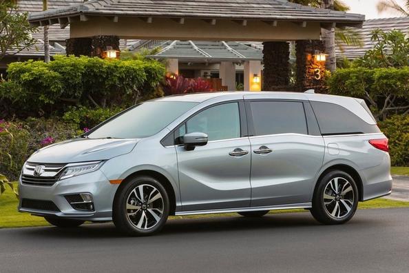 Recenzie a monovolumului de dimensiuni complete cu opt locuri Honda Odyssey Fotografie 6