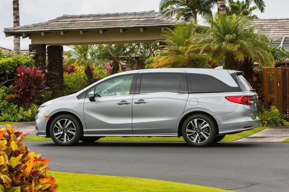 Recenzie a monovolumului de dimensiuni complete cu opt locuri Honda Odyssey Fotografie 4