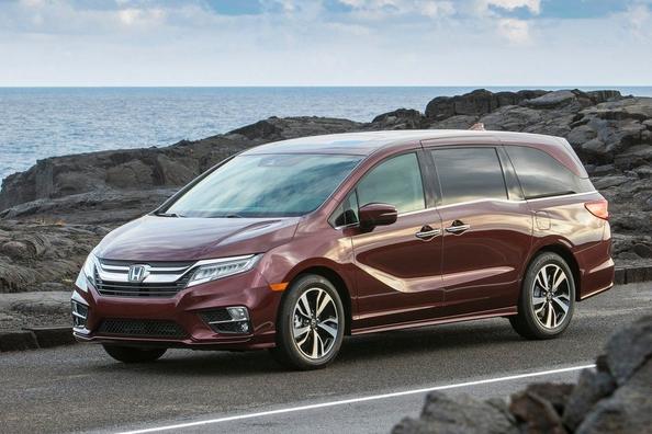Recenzie a monovolumului de dimensiuni complete cu opt locuri Honda Odyssey Fotografie 1