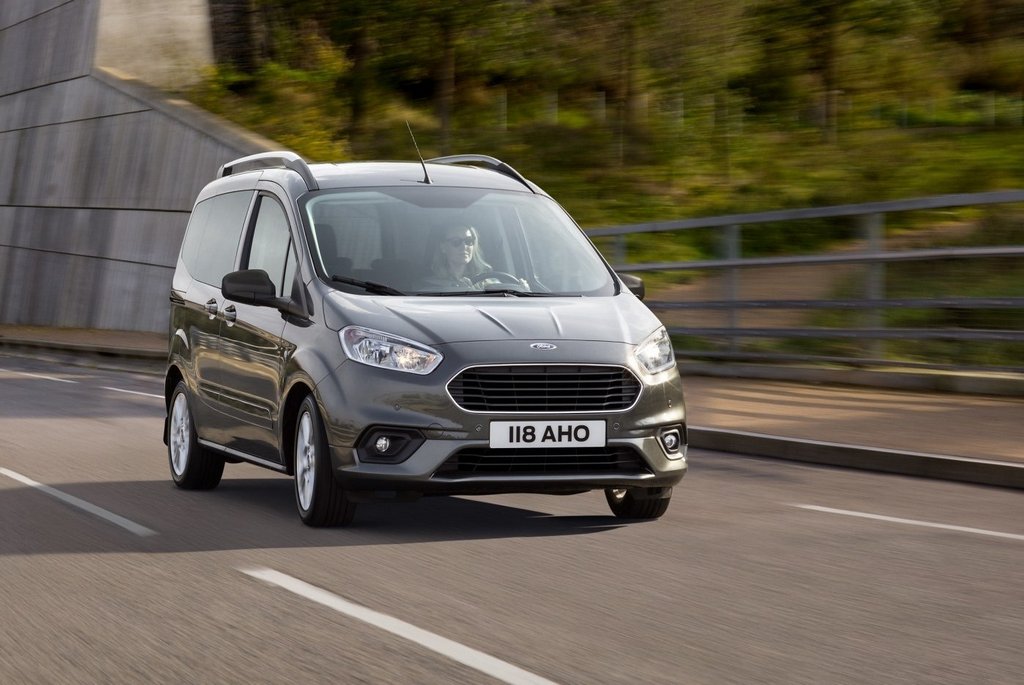 Review minivan compact Ford Tourneo Courier