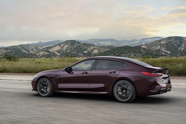 Review sedan BMW M8 Gran Coupe Fotografie 7