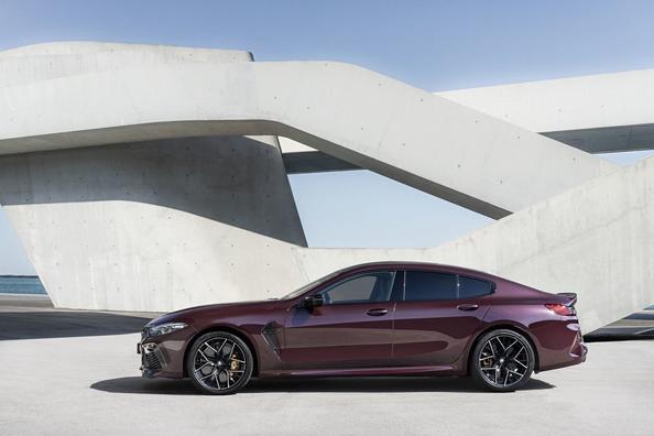Review sedan BMW M8 Gran Coupe Fotografie 9