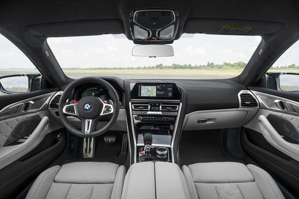 Review sedan BMW M8 Gran Coupe Fotografie 12