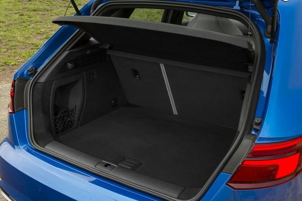 Review încărcat awd hatchback Audi RS3 Sportback Fotografie 14