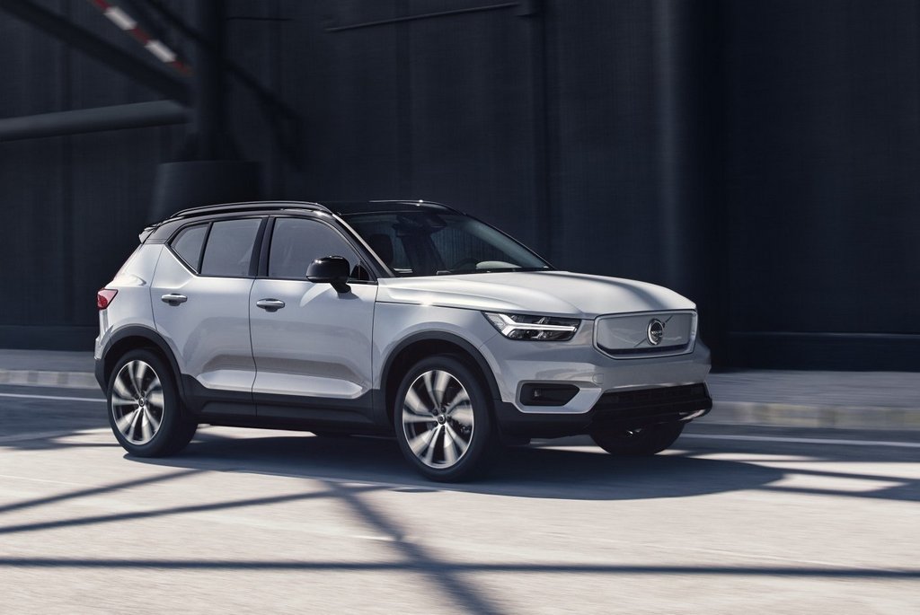 Electric cu patru roți crossover Volvo XC40 Recharge