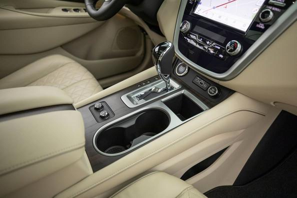 Review actualizat mijlocii crossover Nissan Murano Fotografie 10
