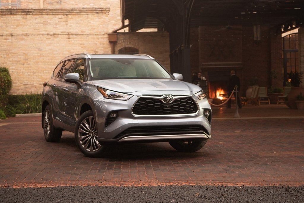 O nouă generație de crossover Toyota Highlander