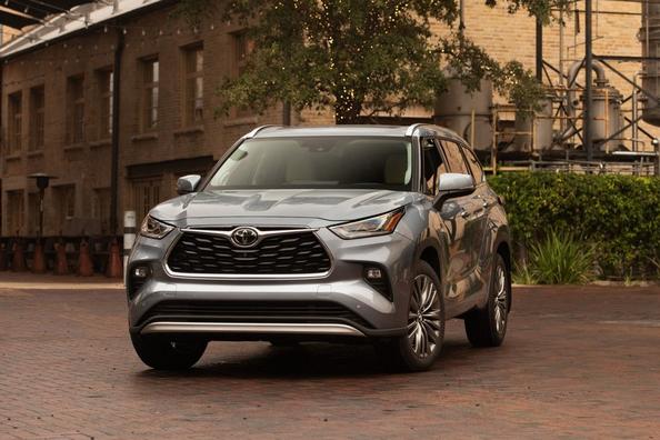 O nouă generație de crossover Toyota Highlander