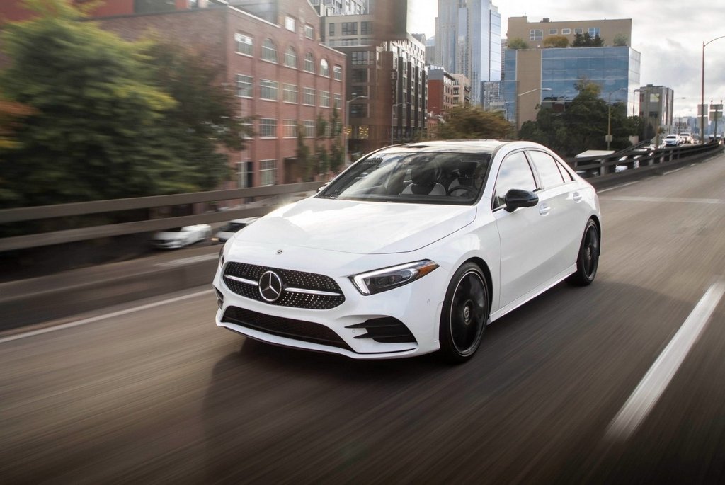 Prezentare generală a modelului compact Mercedes-Benz A-Class Sedan