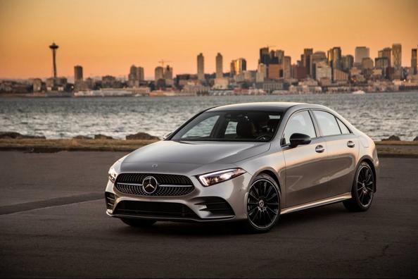 Prezentare generală a modelului compact Mercedes-Benz A-Class Sedan
