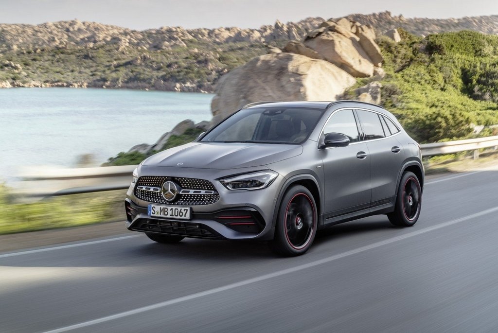 Review premium crossover compact Mercedes-Benz GLA-Class