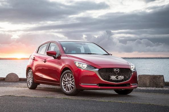 Actualizat Mazda 2 hatchback subcompact