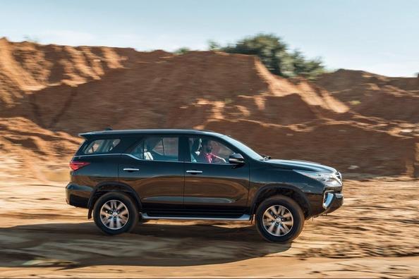 Review ramă suv Toyota Fortuner Fotografie 7