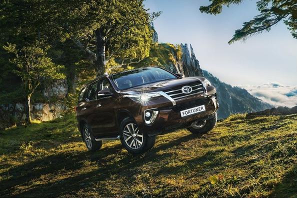 Review ramă suv Toyota Fortuner Fotografie 2