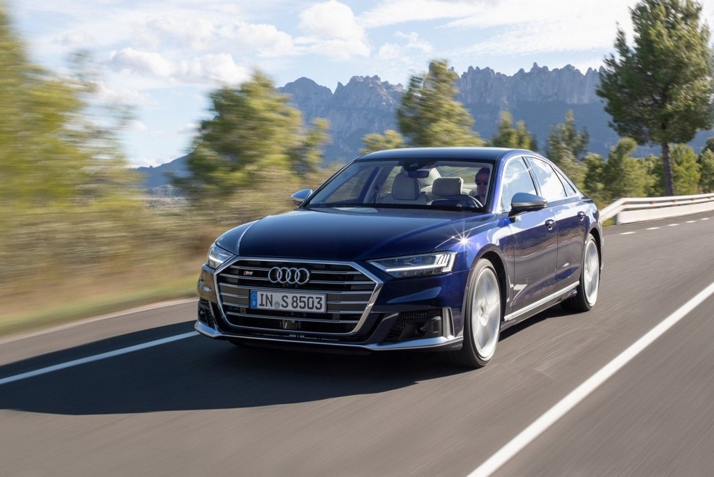 Sport de lux sedan Audi S8